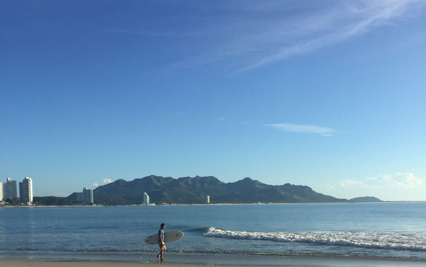 footer-surf-sea-waves
